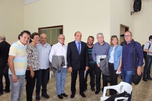 Tesoureiro da Apatej, Marcos Leite Penteado, ao lado do presidente do TJ e outros dirigentes de entidades